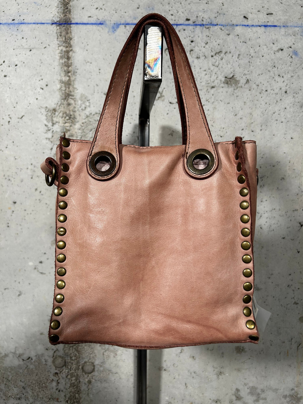 Bolso tote con tachuelas rosa Bardasú