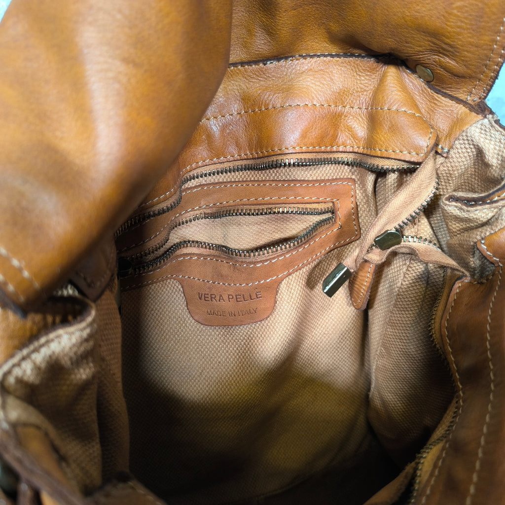 Bolso hobo de piel con solapa marrón Bardasú