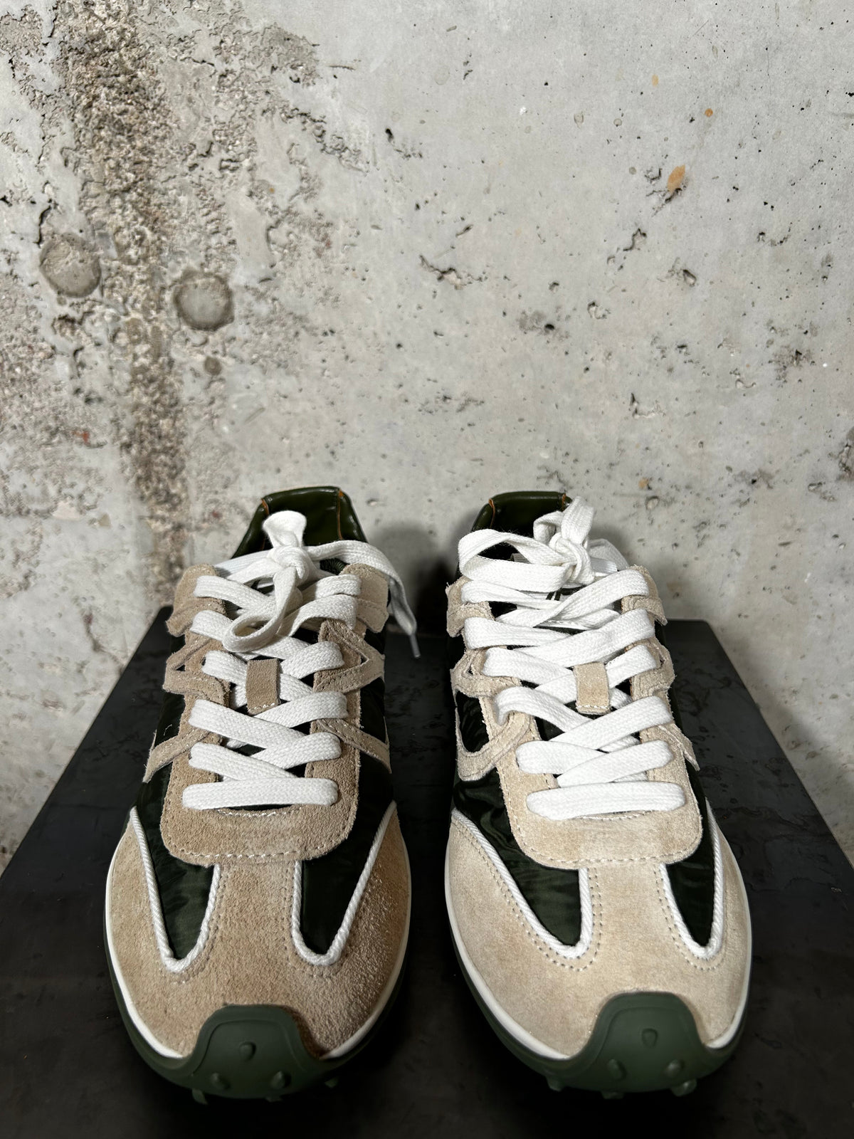 Zapatilla deportiva verde militar Palomitas