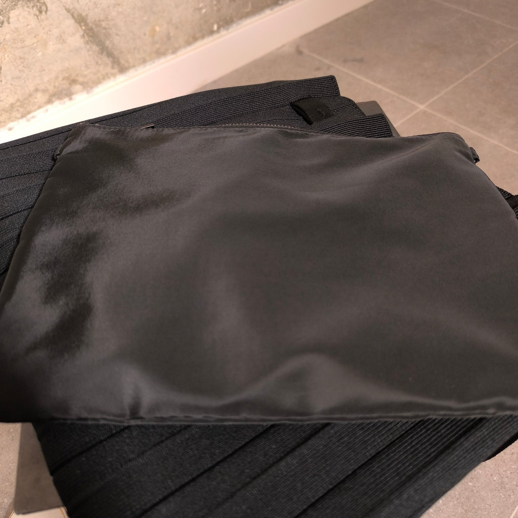 Bolso plisado negro Fri-Yay