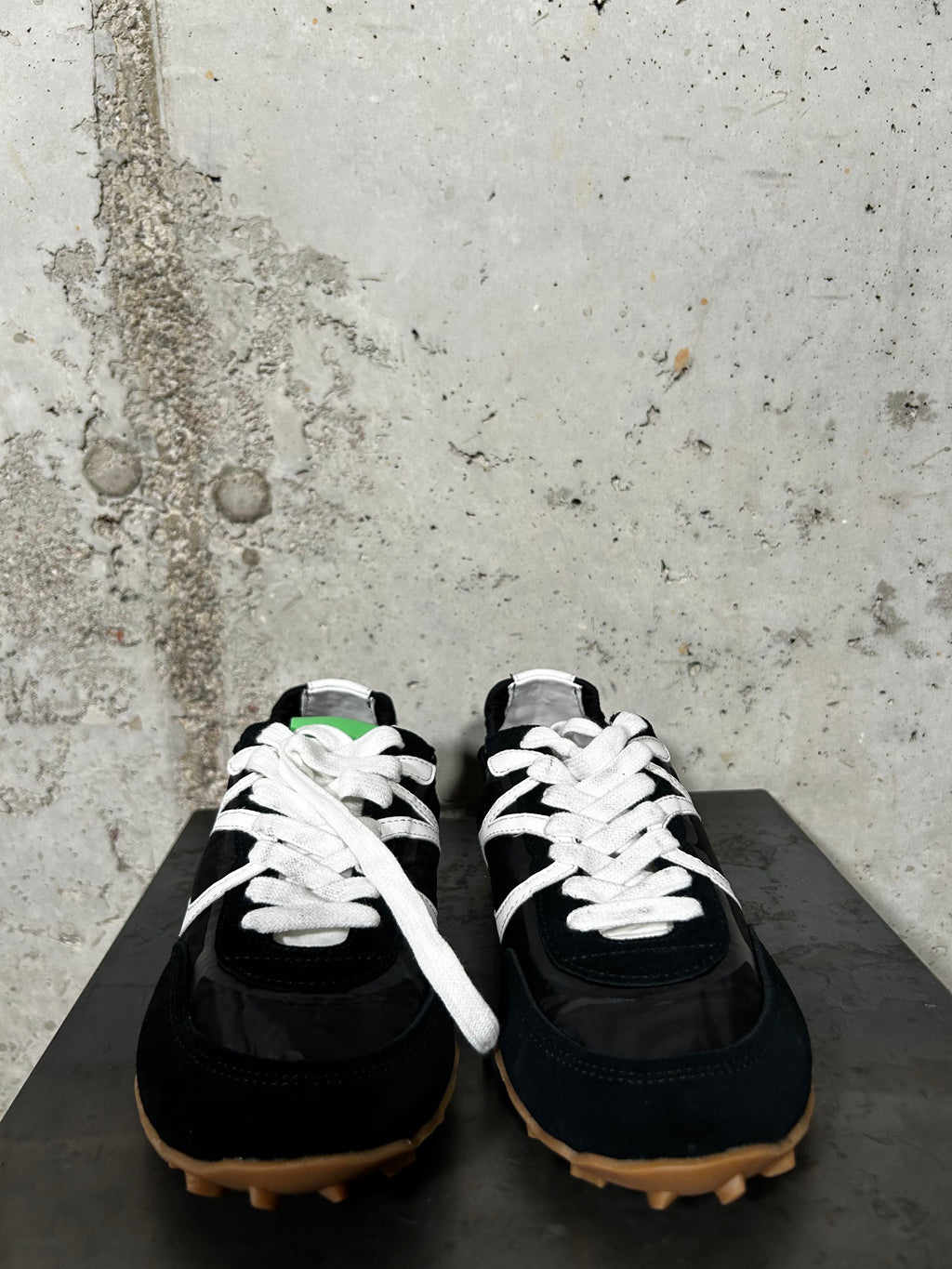 Zapatilla deportiva en negro Palomitas