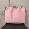 Bolso saco plisado rosa Marco Nicoli