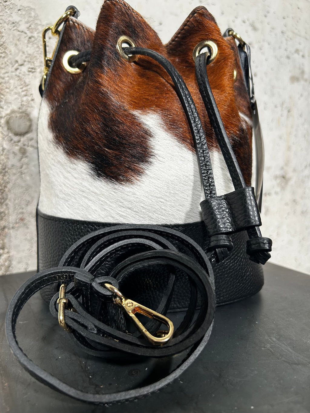 Bolso saco de piel de vaca Bardasú