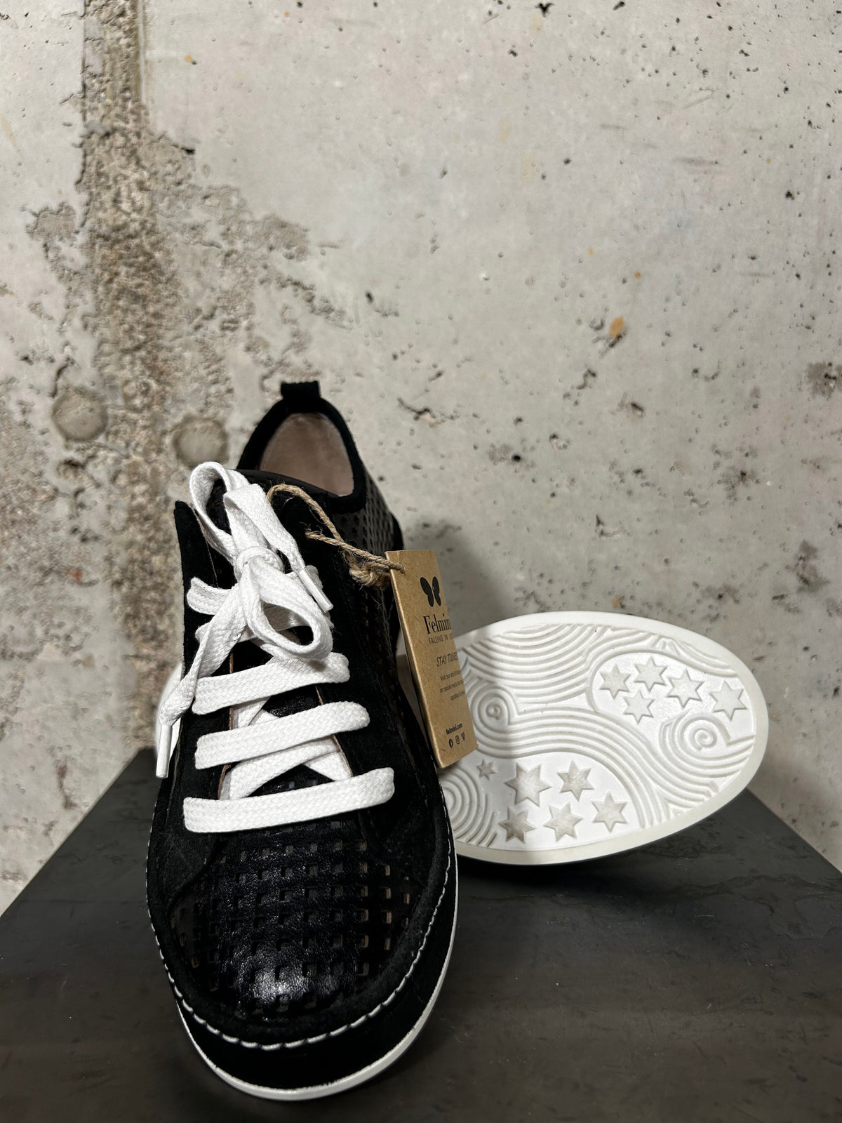 Zapatilla calada negra Felmini