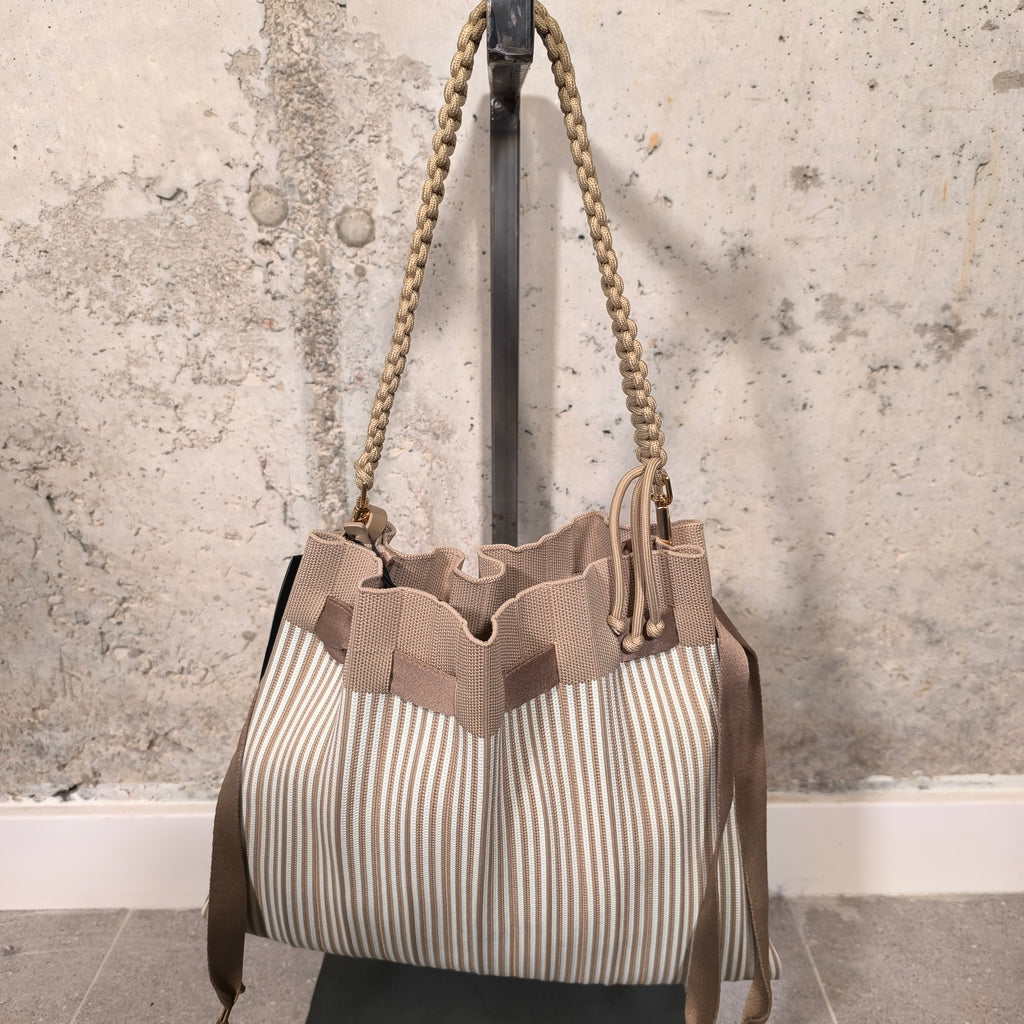 Bolso plisado beige Fri-Yay