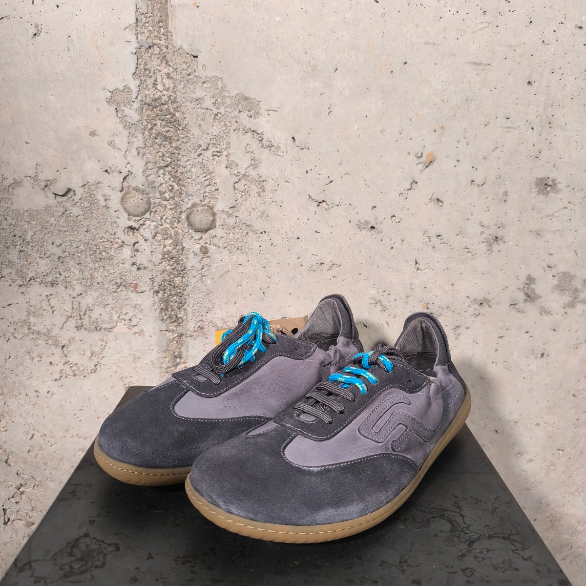 Zapatilla deportiva gris Felmini