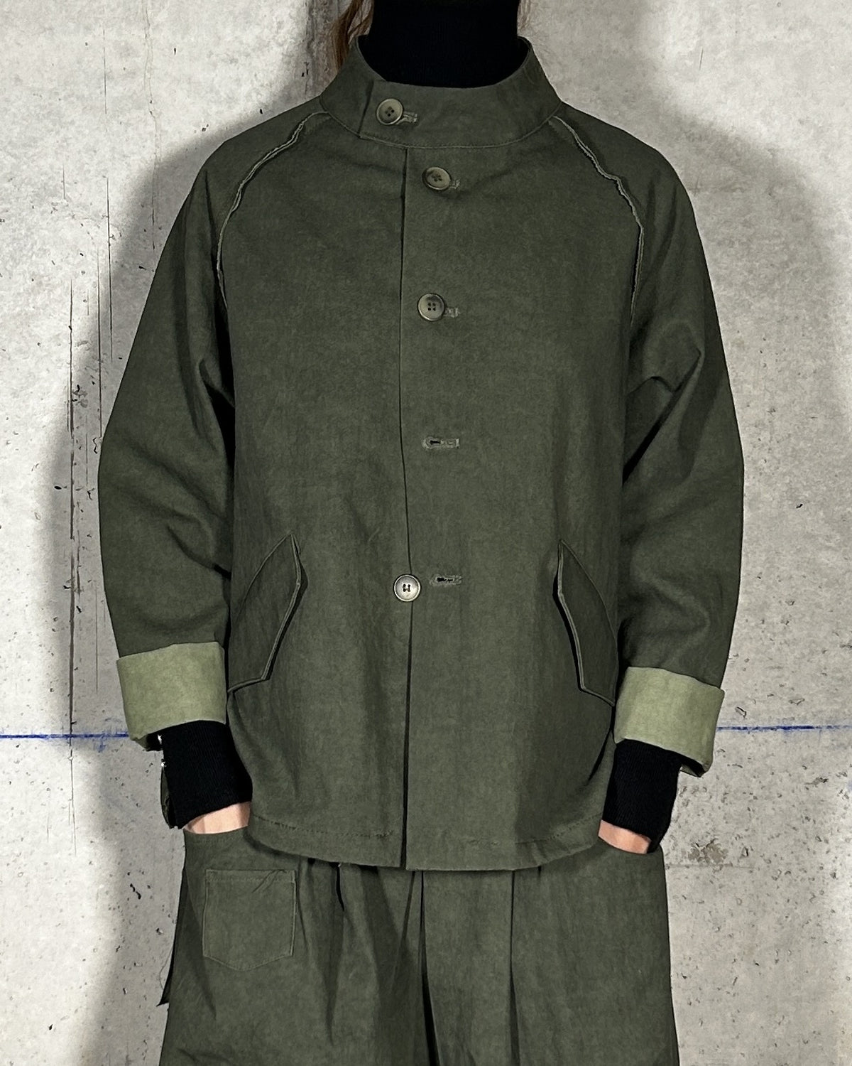 Chaqueta cuello mao verde Bardasú, vista frontal