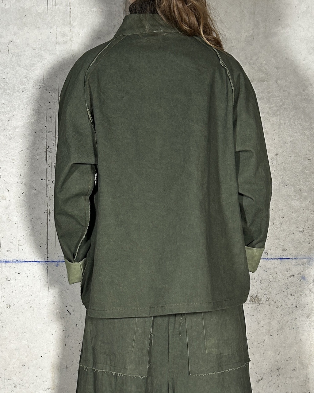 Chaqueta cuello mao verde Bardasú, vista trasera