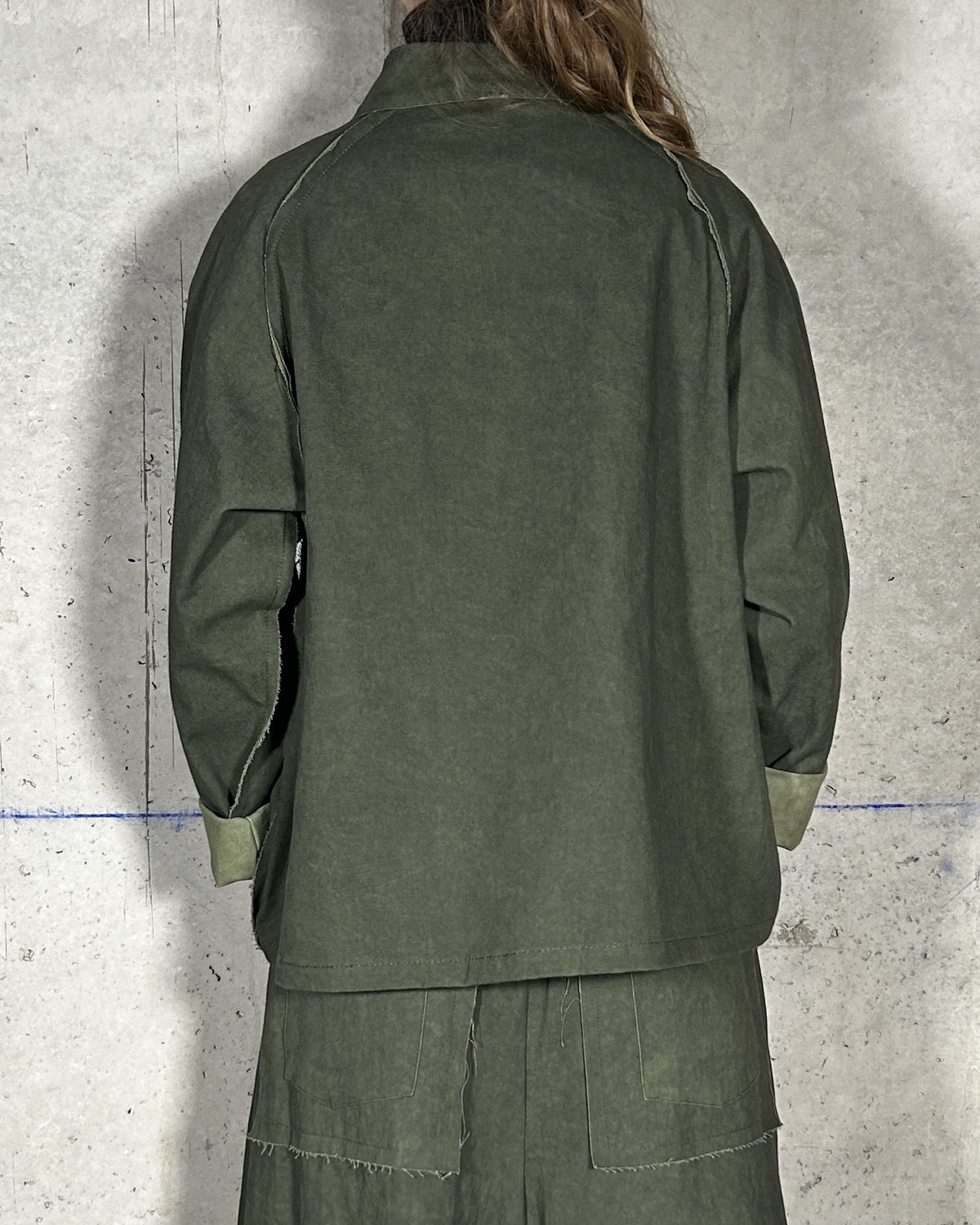 Chaqueta cuello mao verde Bardasú, vista trasera